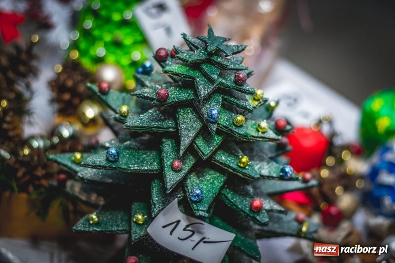 Zdjęcie w galerii na portalu naszraciborz.pl: Bożonarodzeniowy kiermasz w Pietrowicach Wielkich FOTO i WIDEO  wiadomości z regionu