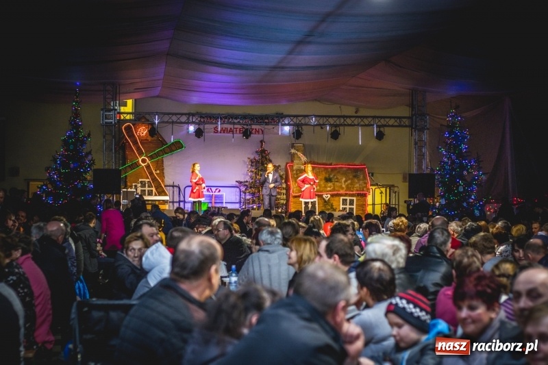 Zdjęcie w galerii na portalu naszraciborz.pl: Bożonarodzeniowy kiermasz w Pietrowicach Wielkich FOTO i WIDEO  wiadomości z regionu