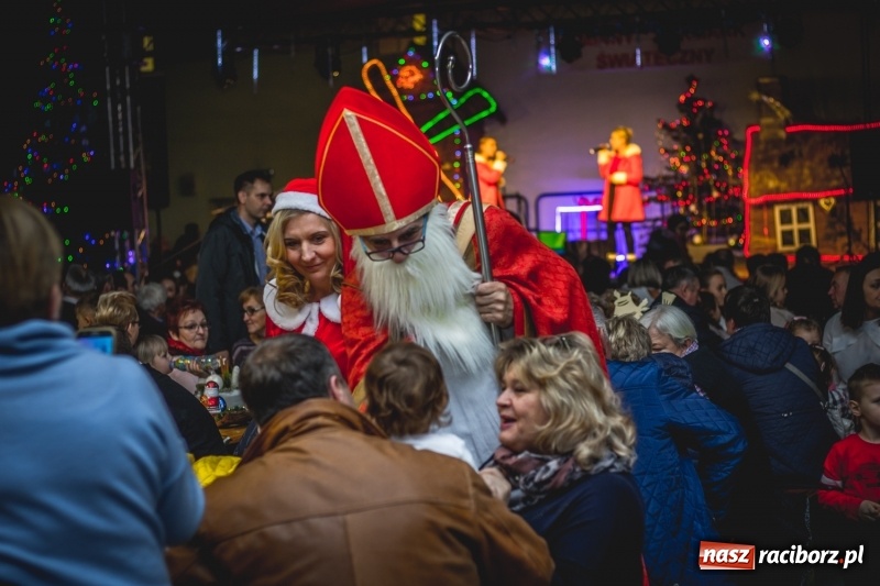 Zdjęcie w galerii na portalu naszraciborz.pl: Bożonarodzeniowy kiermasz w Pietrowicach Wielkich FOTO i WIDEO  wiadomości z regionu