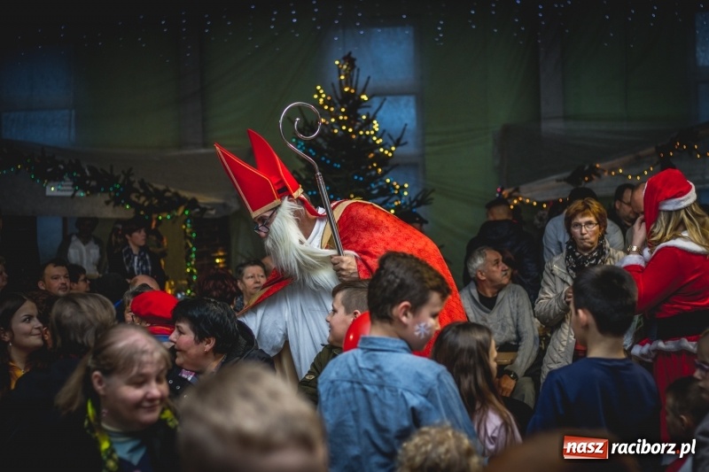 Zdjęcie w galerii na portalu naszraciborz.pl: Bożonarodzeniowy kiermasz w Pietrowicach Wielkich FOTO i WIDEO  wiadomości z regionu