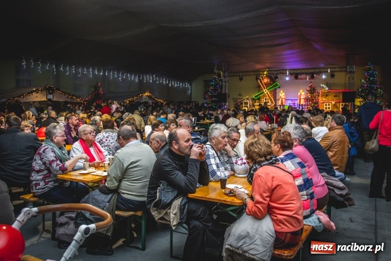 Zdjęcie w galerii na portalu naszraciborz.pl: Bożonarodzeniowy kiermasz w Pietrowicach Wielkich FOTO i WIDEO  wiadomości z regionu