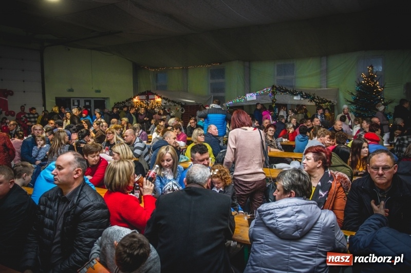 Zdjęcie w galerii na portalu naszraciborz.pl: Bożonarodzeniowy kiermasz w Pietrowicach Wielkich FOTO i WIDEO  wiadomości z regionu