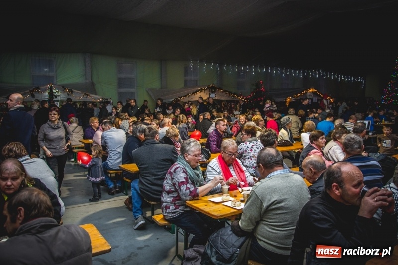 Zdjęcie w galerii na portalu naszraciborz.pl: Bożonarodzeniowy kiermasz w Pietrowicach Wielkich FOTO i WIDEO  wiadomości z regionu