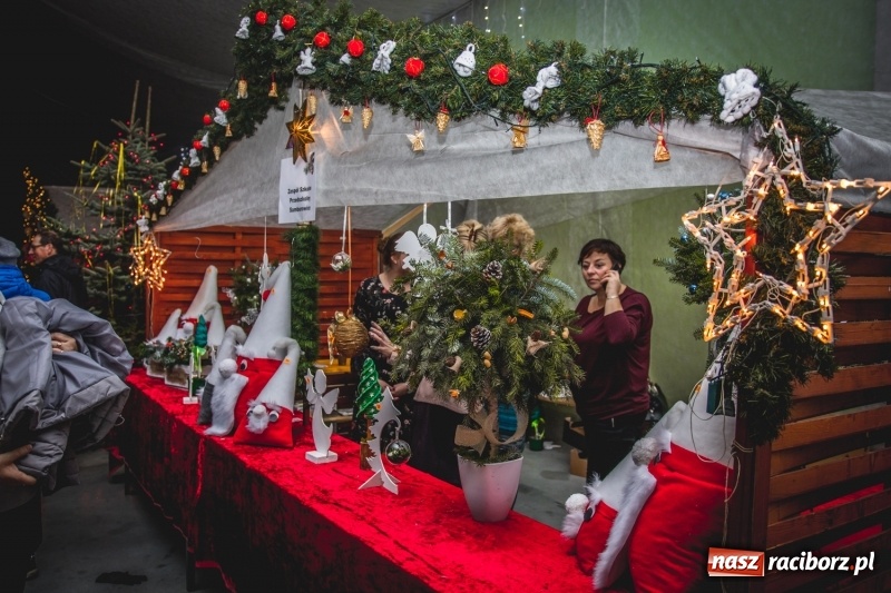 Zdjęcie w galerii na portalu naszraciborz.pl: Bożonarodzeniowy kiermasz w Pietrowicach Wielkich FOTO i WIDEO  wiadomości z regionu