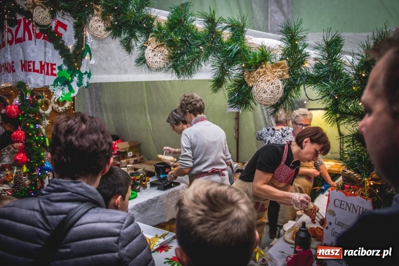 Zdjęcie w galerii na portalu naszraciborz.pl: Bożonarodzeniowy kiermasz w Pietrowicach Wielkich FOTO i WIDEO  wiadomości z regionu