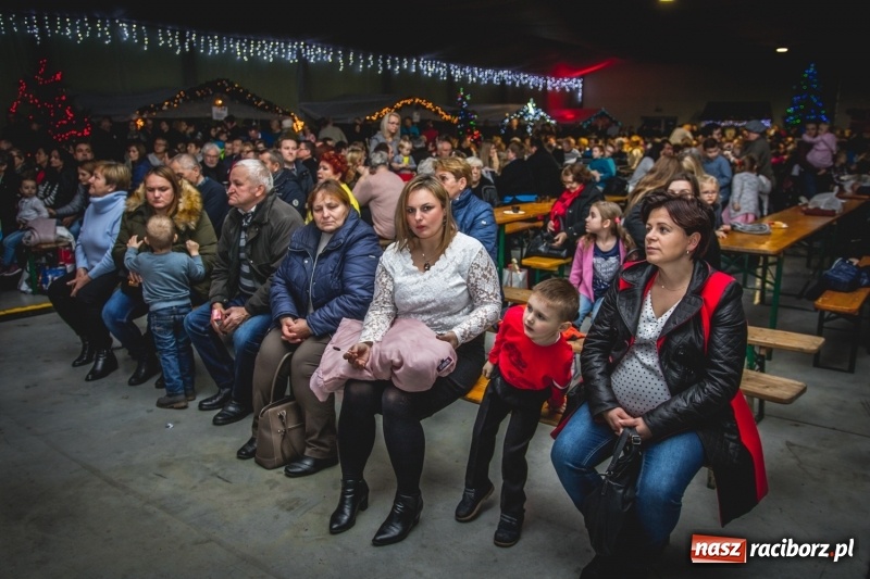 Zdjęcie w galerii na portalu naszraciborz.pl: Bożonarodzeniowy kiermasz w Pietrowicach Wielkich FOTO i WIDEO  wiadomości z regionu