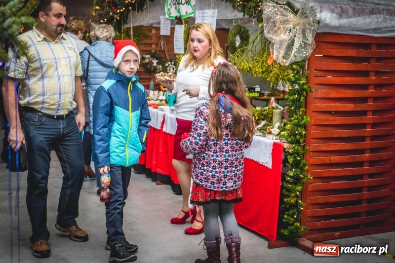 Zdjęcie w galerii na portalu naszraciborz.pl: Bożonarodzeniowy kiermasz w Pietrowicach Wielkich FOTO i WIDEO  wiadomości z regionu