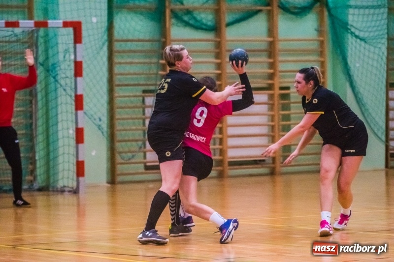 Zdjęcie w galerii na portalu naszraciborz.pl: Piłka ręczna. Cracovia za silna dla Pietrowic wiadomości z regionu