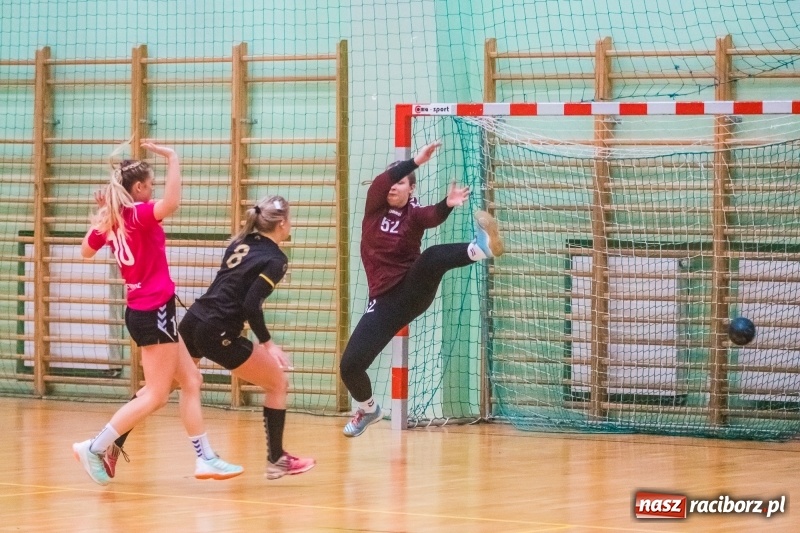 Zdjęcie w galerii na portalu naszraciborz.pl: Piłka ręczna. Cracovia za silna dla Pietrowic wiadomości z regionu