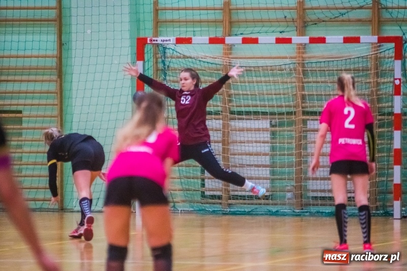 Zdjęcie w galerii na portalu naszraciborz.pl: Piłka ręczna. Cracovia za silna dla Pietrowic wiadomości z regionu
