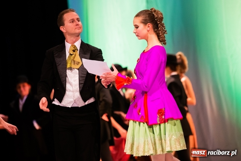 Zdjęcie w galerii na portalu naszraciborz.pl: Po drugiej stronie lustra. Powarsztatowy spektakl finałowy w RCK wiadomości z regionu