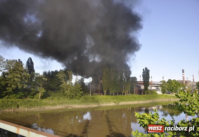 Zdjęcie w galerii na portalu naszraciborz.pl: SGL: pożar w hali grafityzacji wiadomości z regionu