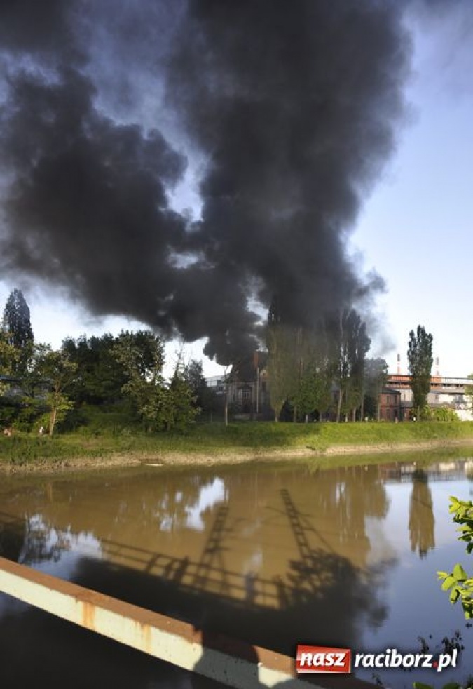 Zdjęcie w galerii na portalu naszraciborz.pl: SGL: pożar w hali grafityzacji wiadomości z regionu