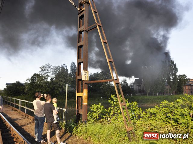 Zdjęcie w galerii na portalu naszraciborz.pl: SGL: pożar w hali grafityzacji wiadomości z regionu