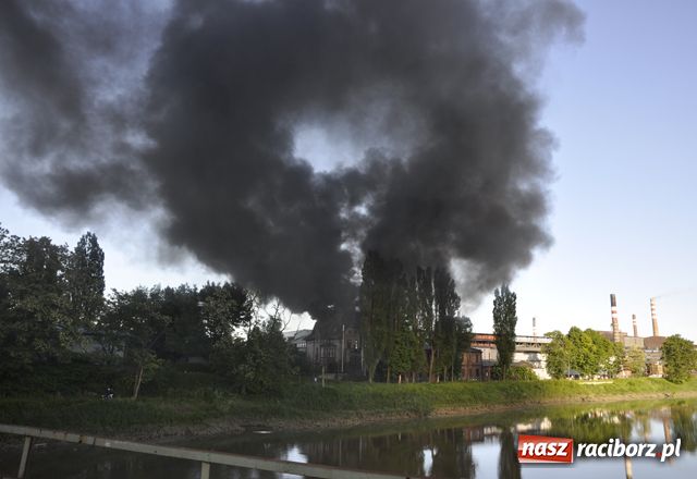 Zdjęcie w galerii na portalu naszraciborz.pl: SGL: pożar w hali grafityzacji wiadomości z regionu