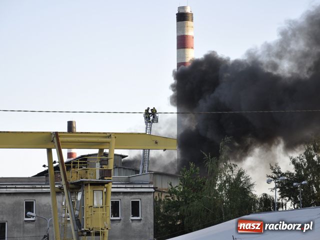Zdjęcie w galerii na portalu naszraciborz.pl: SGL: pożar w hali grafityzacji wiadomości z regionu