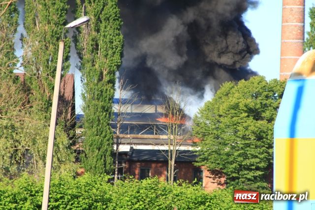 Zdjęcie w galerii na portalu naszraciborz.pl: SGL: pożar w hali grafityzacji wiadomości z regionu