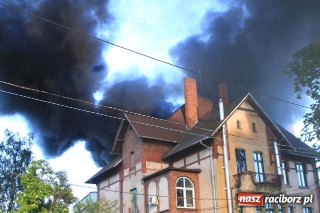 Zdjęcie w galerii na portalu naszraciborz.pl: SGL: pożar w hali grafityzacji wiadomości z regionu