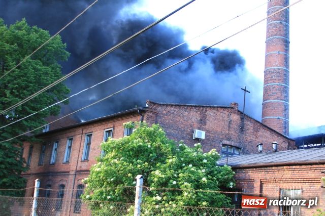 Zdjęcie w galerii na portalu naszraciborz.pl: SGL: pożar w hali grafityzacji wiadomości z regionu
