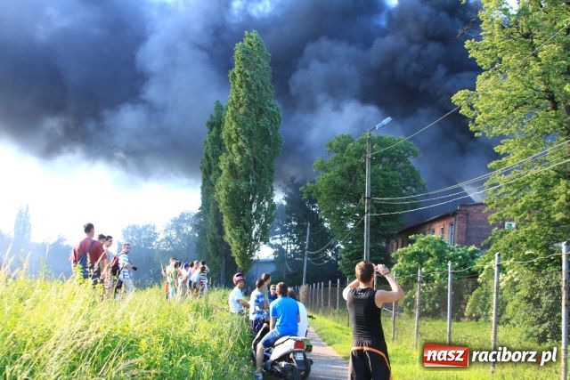 Zdjęcie w galerii na portalu naszraciborz.pl: SGL: pożar w hali grafityzacji wiadomości z regionu
