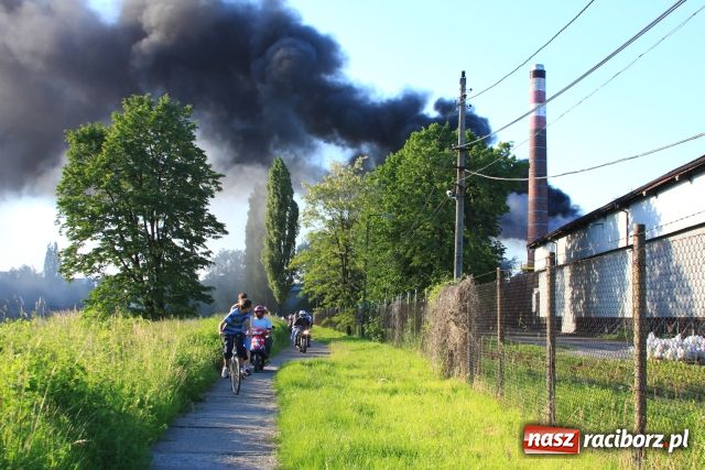Zdjęcie w galerii na portalu naszraciborz.pl: SGL: pożar w hali grafityzacji wiadomości z regionu