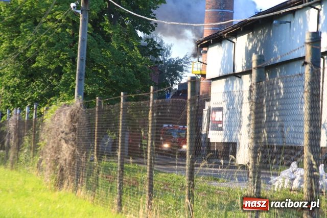 Zdjęcie w galerii na portalu naszraciborz.pl: SGL: pożar w hali grafityzacji wiadomości z regionu