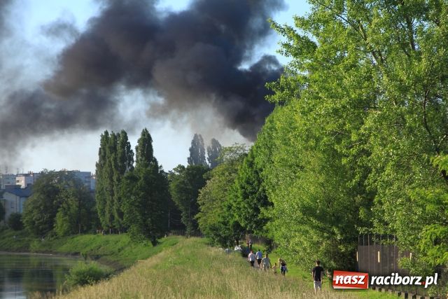 Zdjęcie w galerii na portalu naszraciborz.pl: SGL: pożar w hali grafityzacji wiadomości z regionu