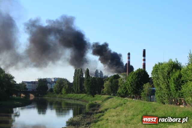 Zdjęcie w galerii na portalu naszraciborz.pl: SGL: pożar w hali grafityzacji wiadomości z regionu