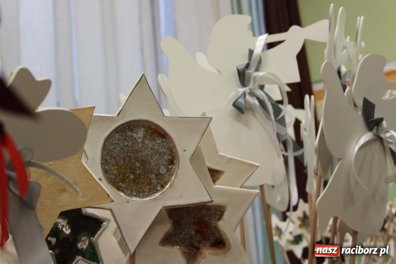 Zdjęcie w galerii na portalu naszraciborz.pl: Jarmark Bożonarodzeniowy i spotkanie z Mikołajem w Borucinie wiadomości z regionu