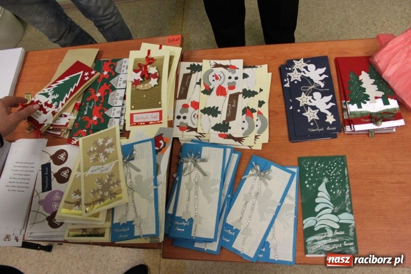 Zdjęcie w galerii na portalu naszraciborz.pl: Jarmark Bożonarodzeniowy i spotkanie z Mikołajem w Borucinie wiadomości z regionu