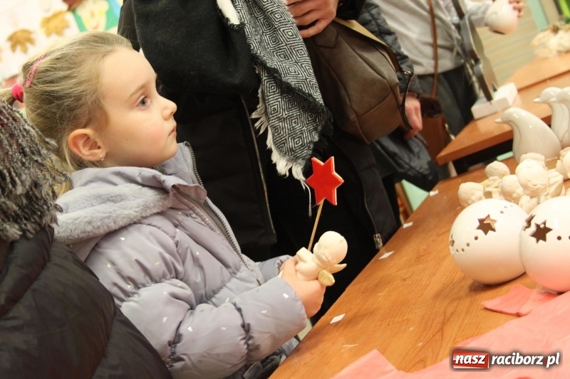 Zdjęcie w galerii na portalu naszraciborz.pl: Jarmark Bożonarodzeniowy i spotkanie z Mikołajem w Borucinie wiadomości z regionu