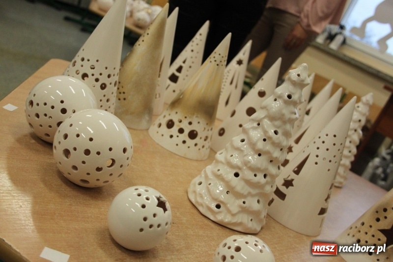 Zdjęcie w galerii na portalu naszraciborz.pl: Jarmark Bożonarodzeniowy i spotkanie z Mikołajem w Borucinie wiadomości z regionu