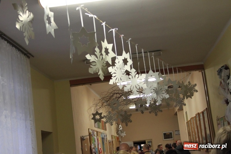 Zdjęcie w galerii na portalu naszraciborz.pl: Jarmark Bożonarodzeniowy i spotkanie z Mikołajem w Borucinie wiadomości z regionu