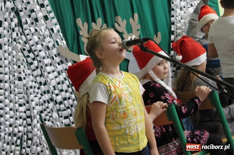 Zdjęcie w galerii na portalu naszraciborz.pl: Jarmark Bożonarodzeniowy i spotkanie z Mikołajem w Borucinie wiadomości z regionu