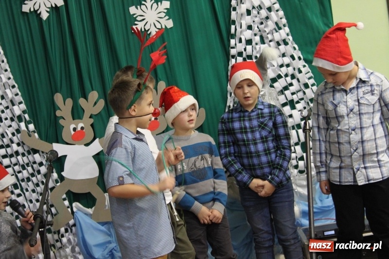 Zdjęcie w galerii na portalu naszraciborz.pl: Jarmark Bożonarodzeniowy i spotkanie z Mikołajem w Borucinie wiadomości z regionu