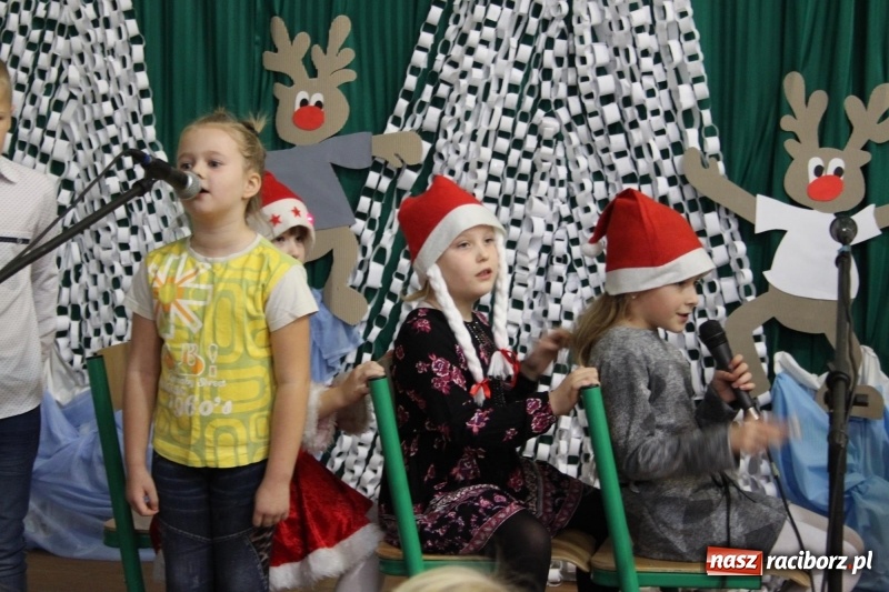 Zdjęcie w galerii na portalu naszraciborz.pl: Jarmark Bożonarodzeniowy i spotkanie z Mikołajem w Borucinie wiadomości z regionu