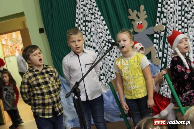 Zdjęcie w galerii na portalu naszraciborz.pl: Jarmark Bożonarodzeniowy i spotkanie z Mikołajem w Borucinie wiadomości z regionu