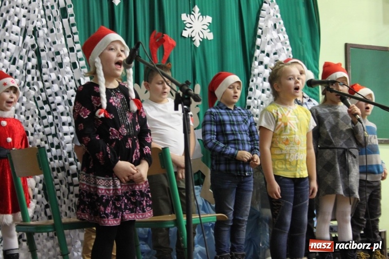 Zdjęcie w galerii na portalu naszraciborz.pl: Jarmark Bożonarodzeniowy i spotkanie z Mikołajem w Borucinie wiadomości z regionu