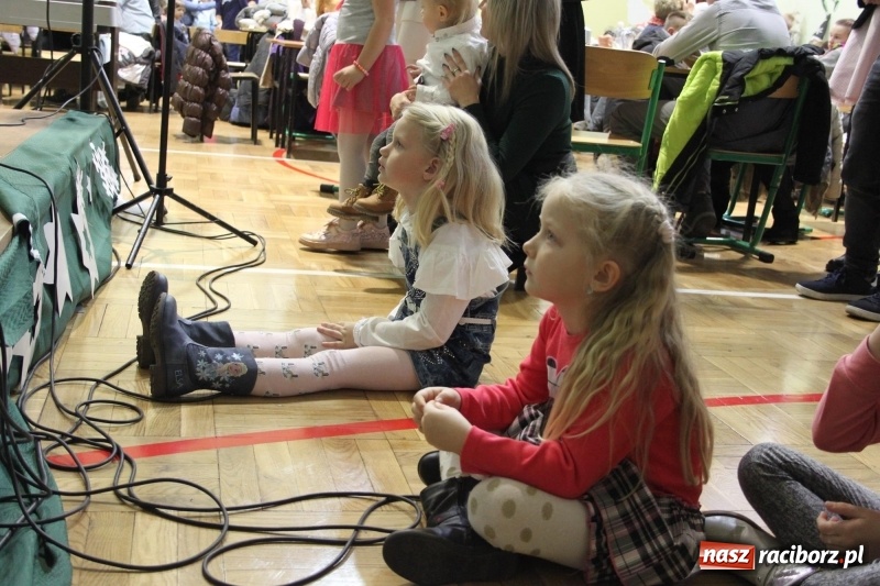 Zdjęcie w galerii na portalu naszraciborz.pl: Jarmark Bożonarodzeniowy i spotkanie z Mikołajem w Borucinie wiadomości z regionu