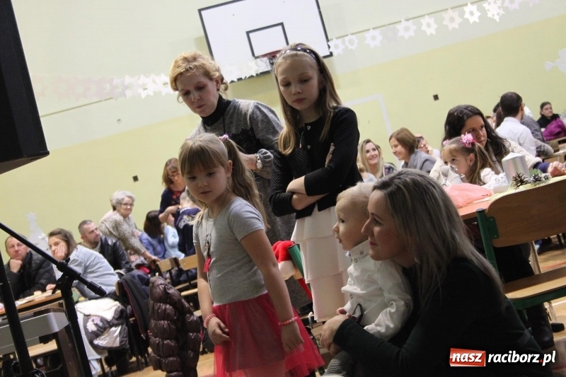 Zdjęcie w galerii na portalu naszraciborz.pl: Jarmark Bożonarodzeniowy i spotkanie z Mikołajem w Borucinie wiadomości z regionu
