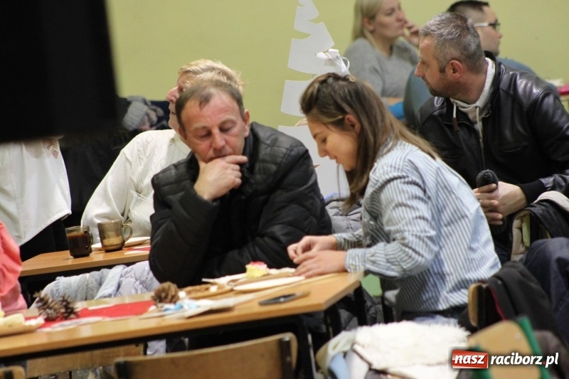 Zdjęcie w galerii na portalu naszraciborz.pl: Jarmark Bożonarodzeniowy i spotkanie z Mikołajem w Borucinie wiadomości z regionu