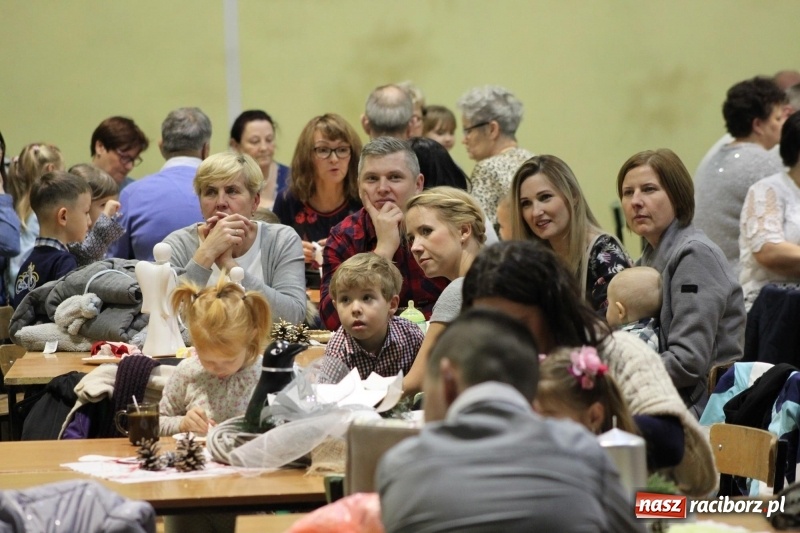Zdjęcie w galerii na portalu naszraciborz.pl: Jarmark Bożonarodzeniowy i spotkanie z Mikołajem w Borucinie wiadomości z regionu