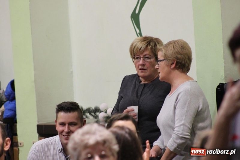 Zdjęcie w galerii na portalu naszraciborz.pl: Jarmark Bożonarodzeniowy i spotkanie z Mikołajem w Borucinie wiadomości z regionu