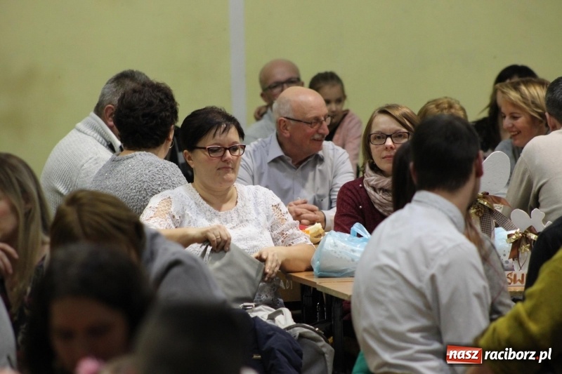 Zdjęcie w galerii na portalu naszraciborz.pl: Jarmark Bożonarodzeniowy i spotkanie z Mikołajem w Borucinie wiadomości z regionu