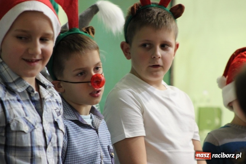 Zdjęcie w galerii na portalu naszraciborz.pl: Jarmark Bożonarodzeniowy i spotkanie z Mikołajem w Borucinie wiadomości z regionu