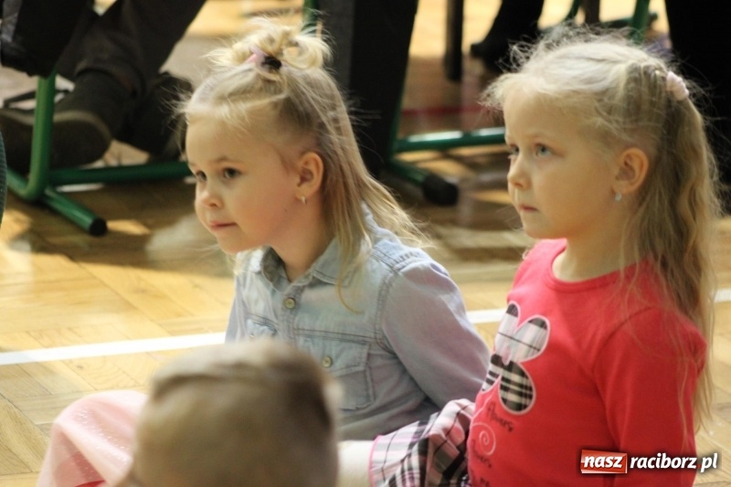 Zdjęcie w galerii na portalu naszraciborz.pl: Jarmark Bożonarodzeniowy i spotkanie z Mikołajem w Borucinie wiadomości z regionu