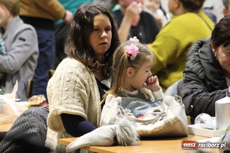 Zdjęcie w galerii na portalu naszraciborz.pl: Jarmark Bożonarodzeniowy i spotkanie z Mikołajem w Borucinie wiadomości z regionu