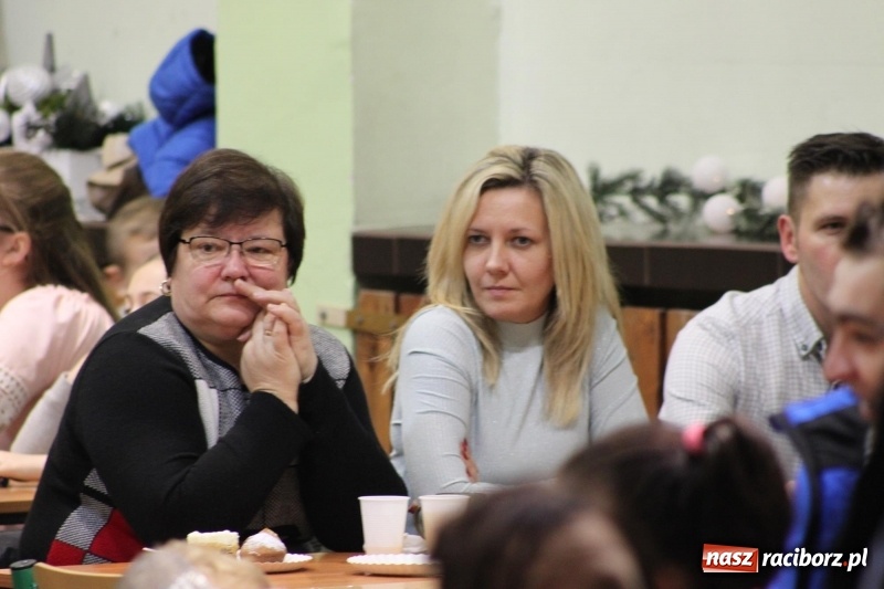 Zdjęcie w galerii na portalu naszraciborz.pl: Jarmark Bożonarodzeniowy i spotkanie z Mikołajem w Borucinie wiadomości z regionu
