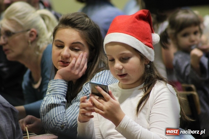 Zdjęcie w galerii na portalu naszraciborz.pl: Jarmark Bożonarodzeniowy i spotkanie z Mikołajem w Borucinie wiadomości z regionu