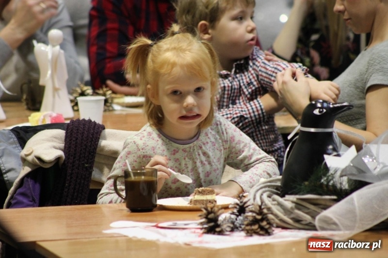 Zdjęcie w galerii na portalu naszraciborz.pl: Jarmark Bożonarodzeniowy i spotkanie z Mikołajem w Borucinie wiadomości z regionu